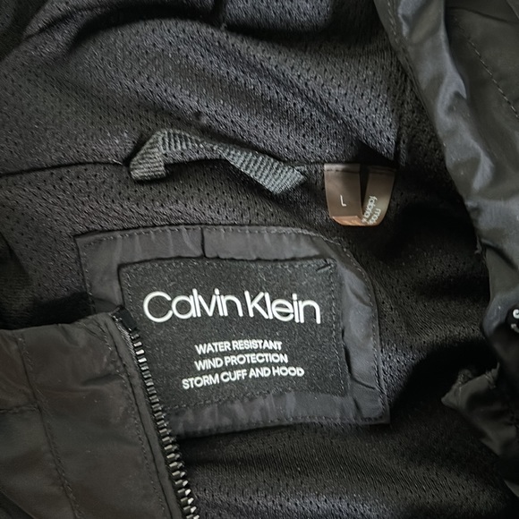 Black Calvin Klein large wind protector / water resistant size large. 10/10 - Picture 2 of 4